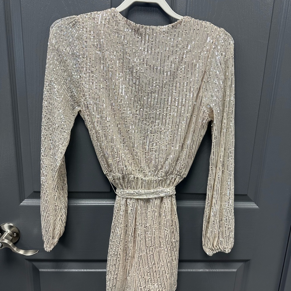 City Lux Sequin Romper. Size small. Never worn. Silver rosy gold sequins. - Picture 4 of 5